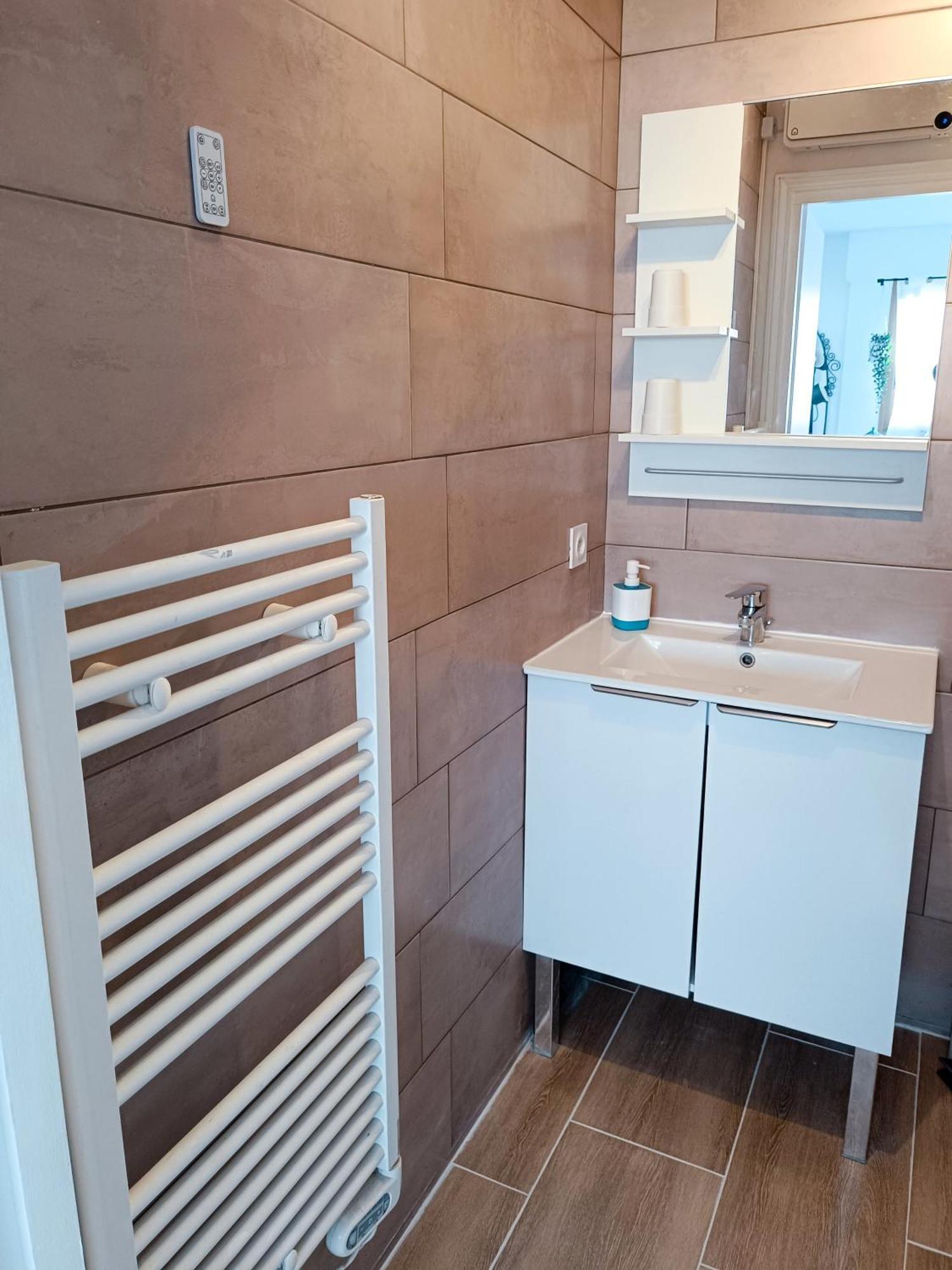 2 Pieces Climatise Avec Balcon Dans Le Vieil Antibes, Residence Avec Ascenseur 외부 사진